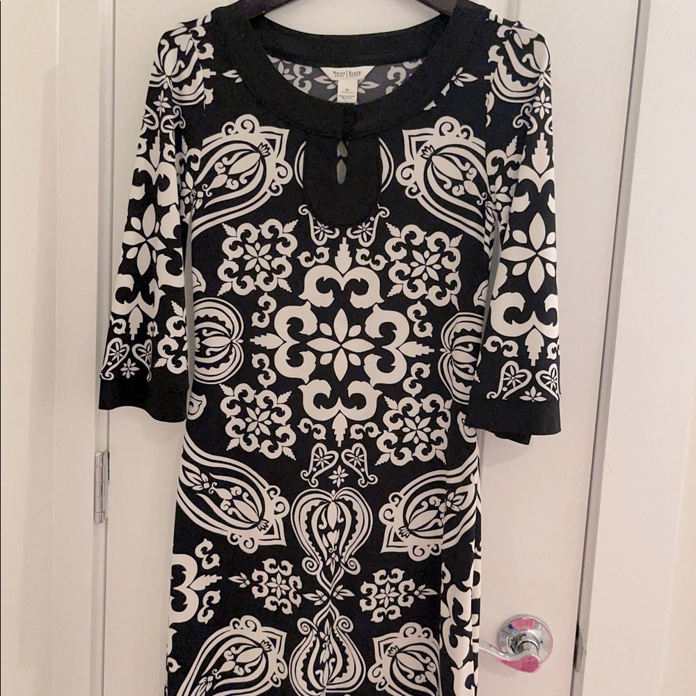 White House Black Market Damask Shift Dress